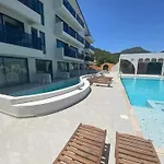Apartament With Private Pools *