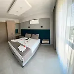 Apartament With Private Pools *