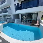 With Private Pools アパート *