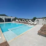 With Private Pools * オルデニズ