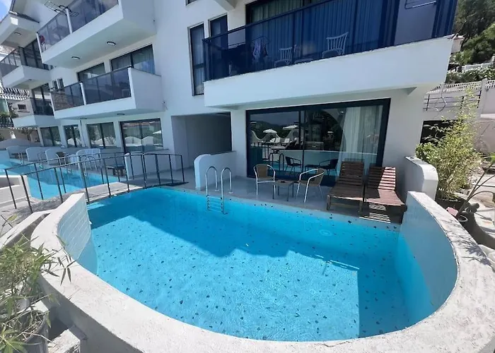 With Private Pools Apartman *